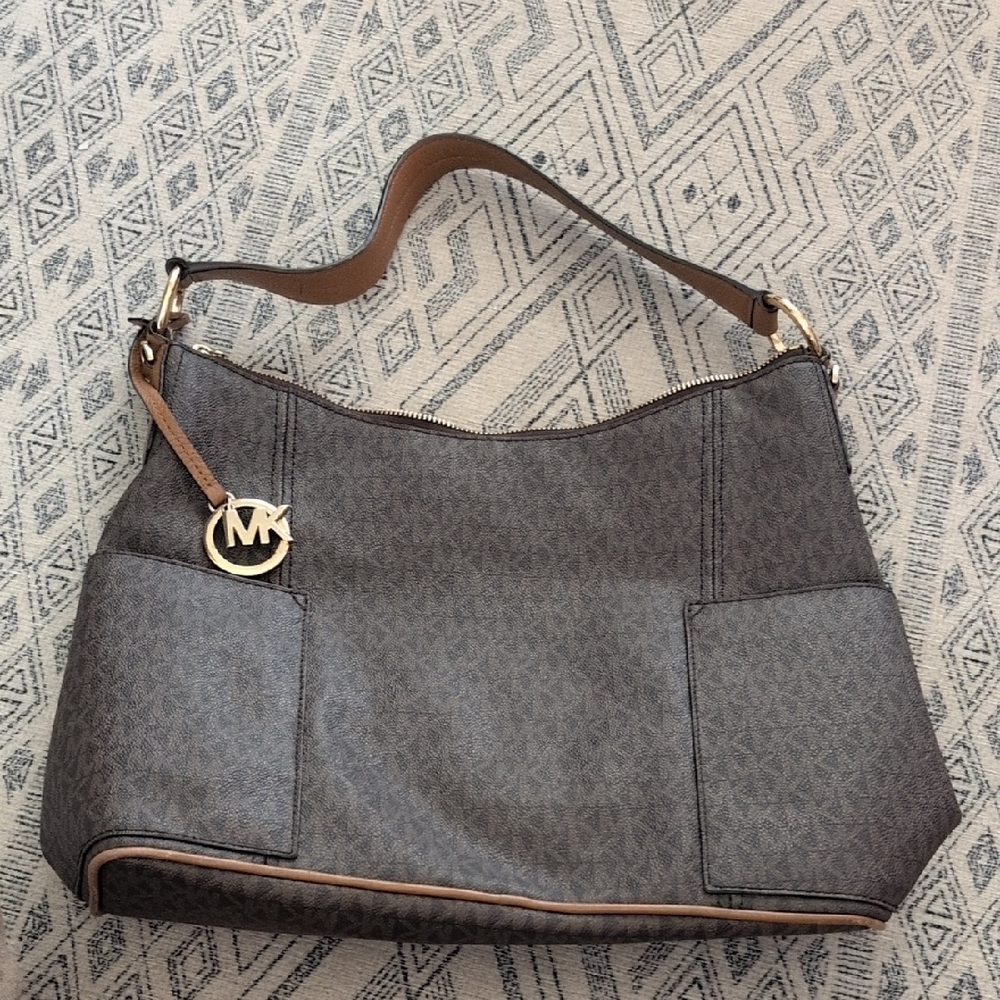 Michael kors leather logo letter purse